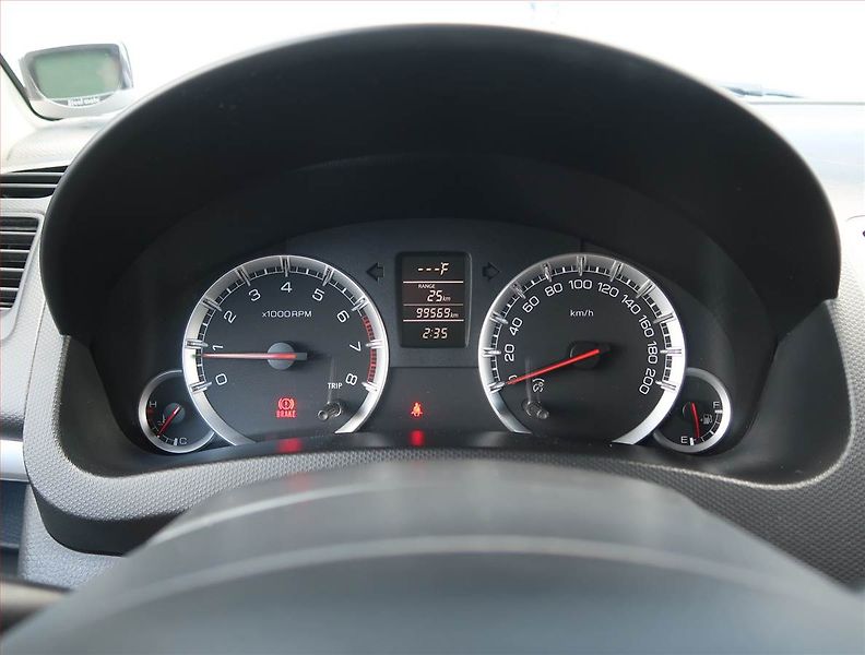 Suzuki Swift (2012) 1.2, Serv.kniha, Park. senzory - fotka 11 z 17