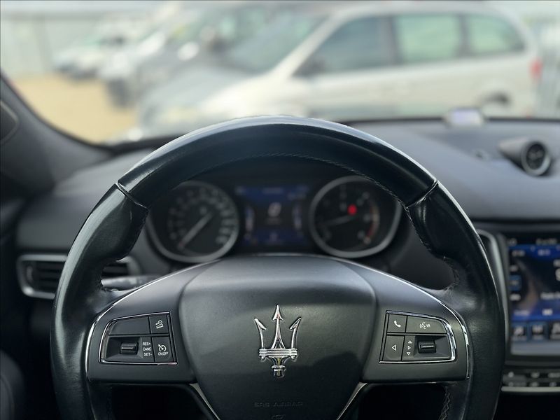 Maserati Levante 3,0 Q4 A/T 202kW - fotka 12 z 31