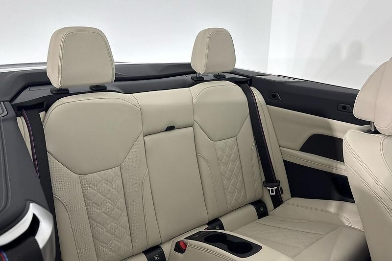 BMW Řada 4 M440i xDrive Convertible - fotka 12 z 24