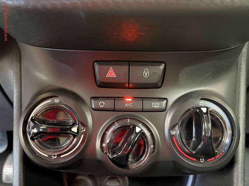 Peugeot 208 (2019) 1.2 PT, AC, temp - fotka 15 z 16
