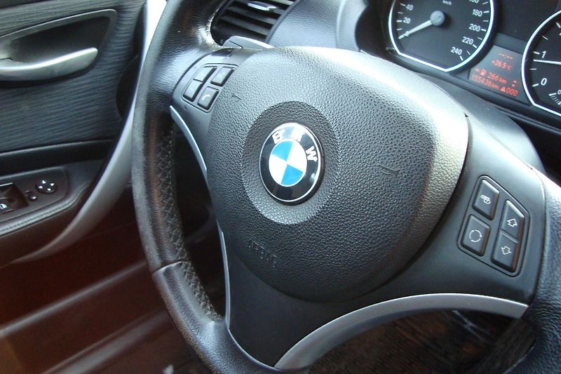 BMW Řada 1 (2007) 2.0 118i - fotka 32 z 56