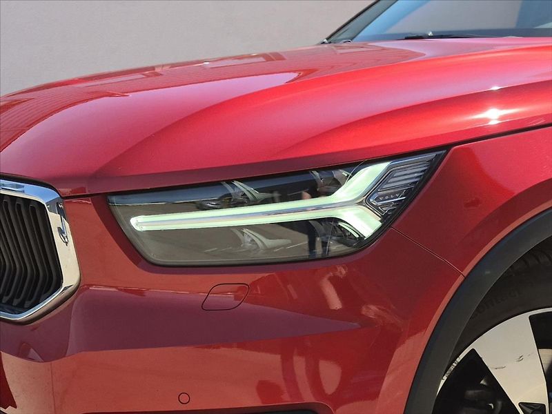 Volvo XC40 2,0 B4 AWD AT - fotka 5 z 19