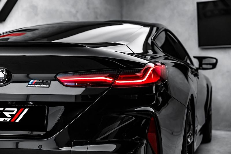 BMW M8 Coupe Competition Night Carbon - fotka 10 z 23
