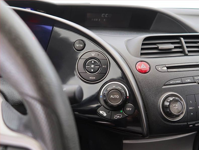 Honda Civic (2006) 1.4 i-DSI, po STK, dobrý stav - fotka 20 z 20
