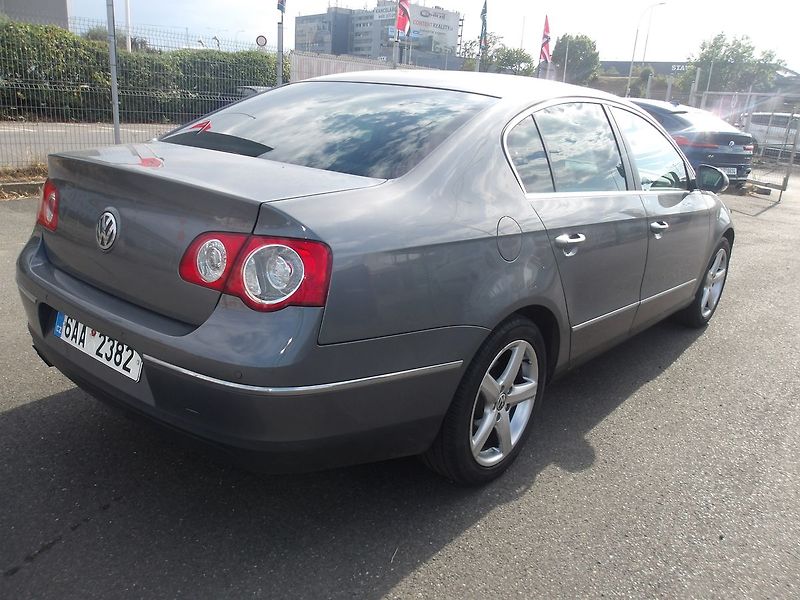 Volkswagen Passat 2,0FSi - fotka 4 z 42