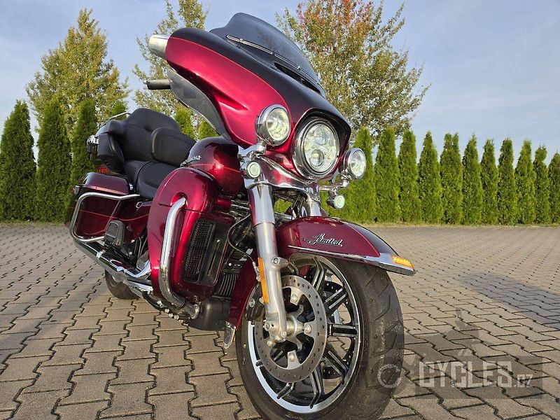 Harley-Davidson FLHTK Electra Glide Ultra Limited 1690 (2017) - fotka 2 z 22