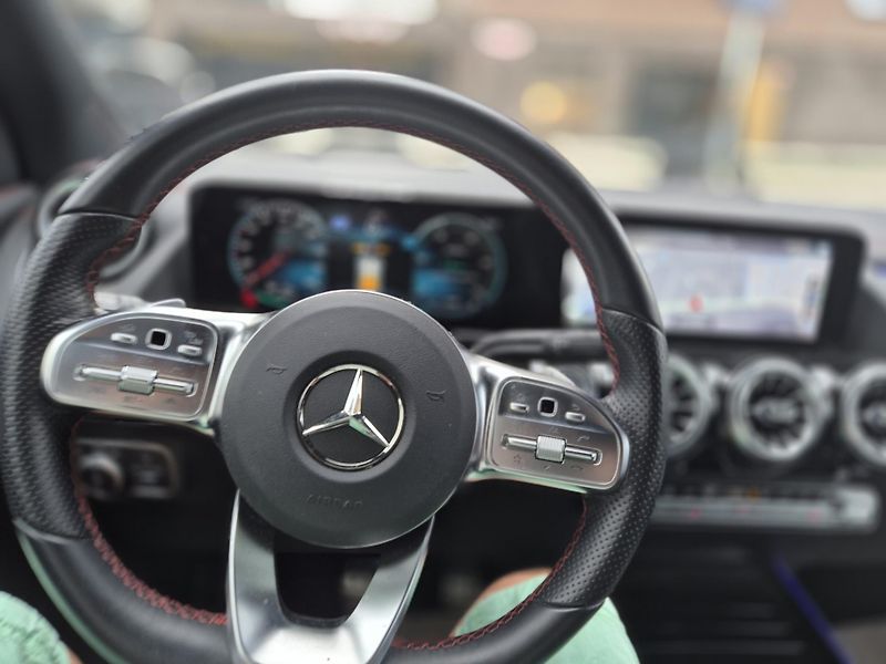 Mercedes-Benz EQA (2023) - fotka 6 z 11