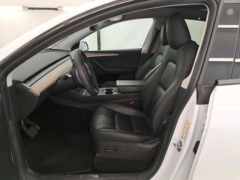 Tesla Model Y AWD Long Range    PŘIPRAVUJEME - fotka 6 z 9
