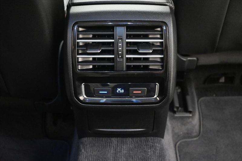 Volkswagen Passat 2,0 TDI 110 kW Highline Záruka - fotka 21 z 30