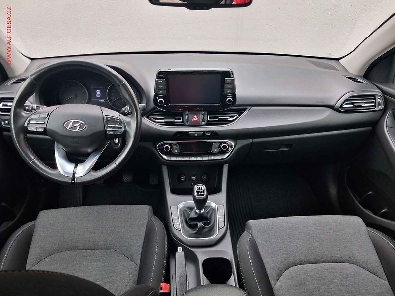 Hyundai i30 (2022) 1.5T, ČR, LED, autoAC - fotka 8 z 19