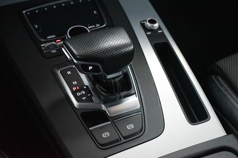 Audi Q5 40 TDI S-LINE* REZERVACE - fotka 21 z 38