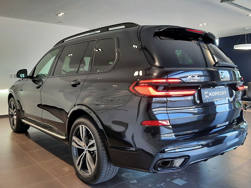 BMW X7 xDrive 40d M Sport - fotka 4 z 15
