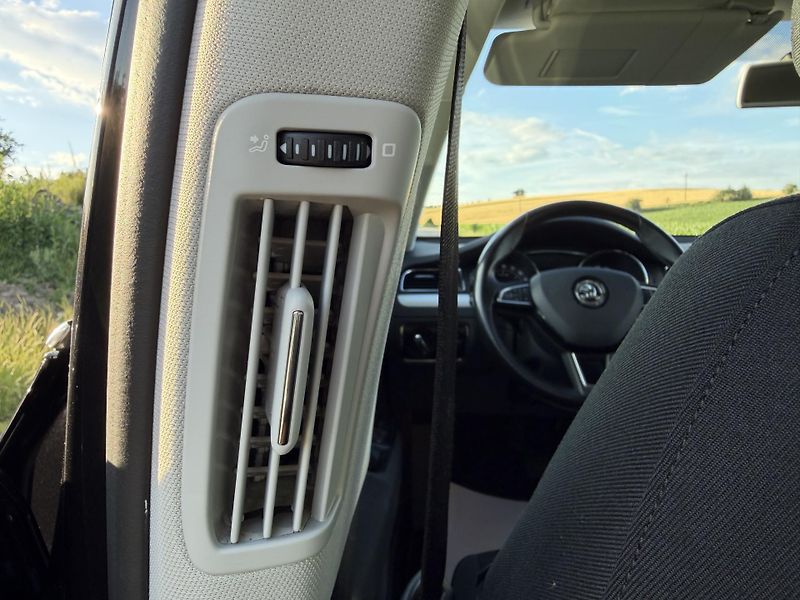 Škoda Superb (2014) 2,0TDI 125kW DSG ELEGANCE - fotka 44 z 81