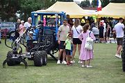 Traktoriáda ve Studenci na Třebíčsku nespočívá pouze v přehlídce zúčastněných strojů. Mnoho z nich se účastní dovednostních soutěží, což láká davy lidí.