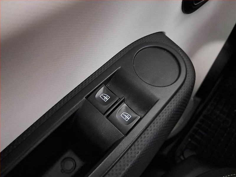 Renault Twingo (2015) 1.0 SCe - fotka 16 z 16