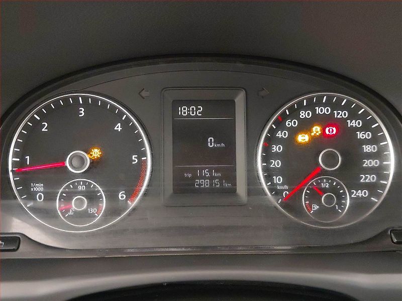 Volkswagen Touran (2011) 1.6 TDI, po STK, Tažné - fotka 11 z 17