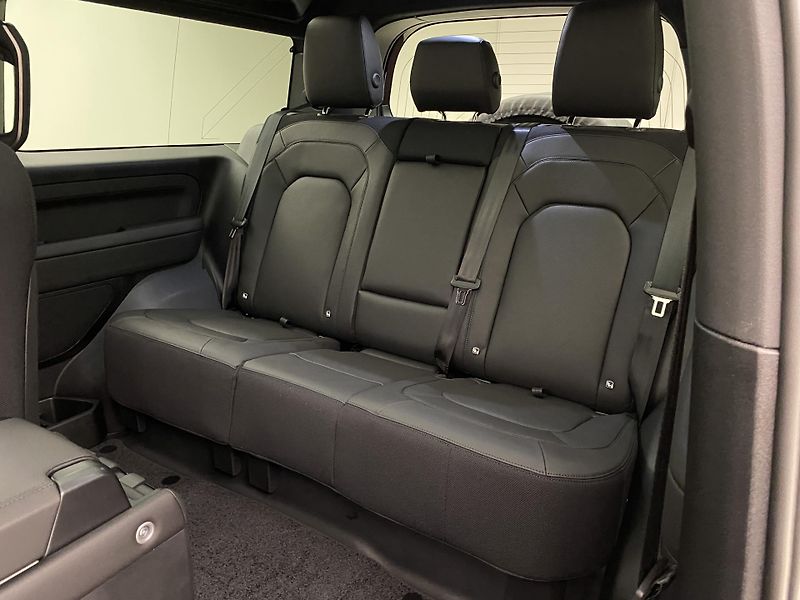 Land Rover Defender (2026) 90 V8 EDITION P525 AWD AUT - fotka 6 z 70