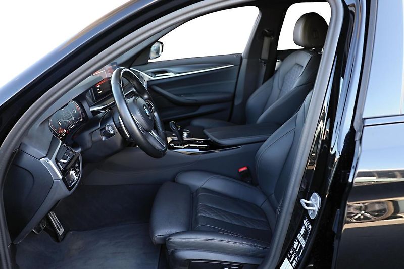 BMW Řada 5 530d xDrive Touring - fotka 9 z 14