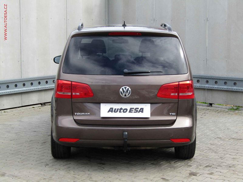 Volkswagen Touran (2011) 1.4 TSi, AC, výhřev sed - fotka 5 z 20