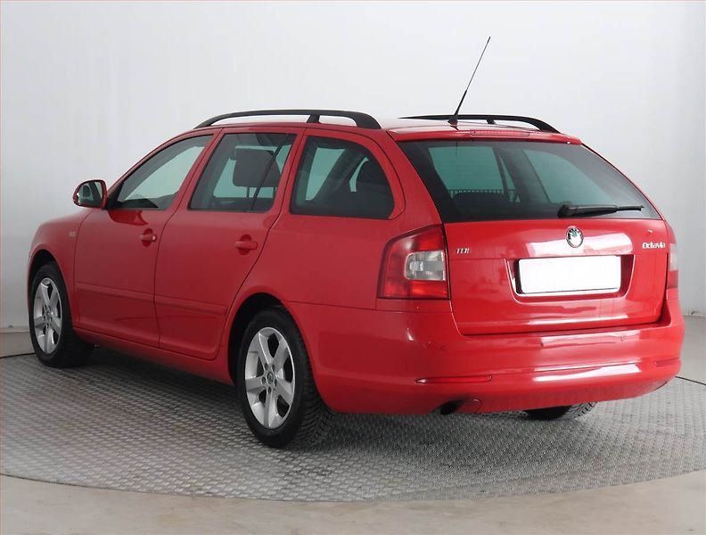 Škoda Octavia (2011) Ambition 1.6 TDI, Tempomat - fotka 4 z 15