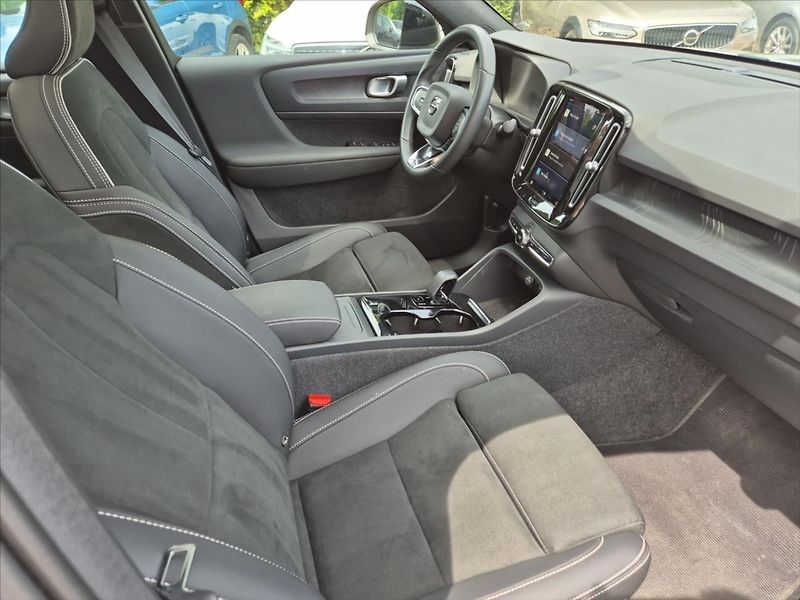 Volvo C40 0,0 Recharge Plus - fotka 13 z 18