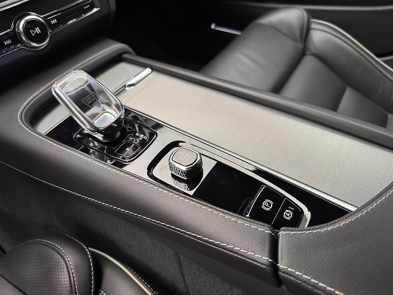 Volvo V90 B4 PLUS DARK AUT  - fotka 28 z 47