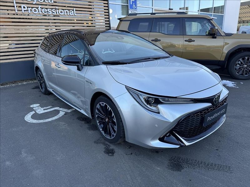 Toyota Corolla 1,8 GR SPORT DYNAMIC - fotka 16 z 19