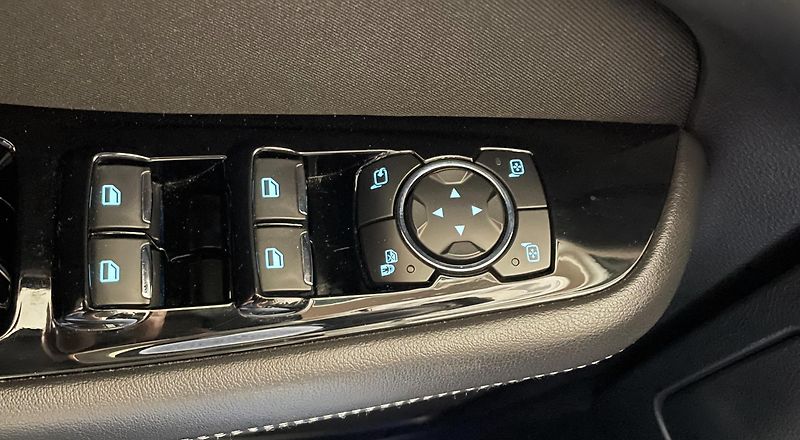 Ford S-MAX Titanium 2,0Ecoblue 110kW - fotka 21 z 30