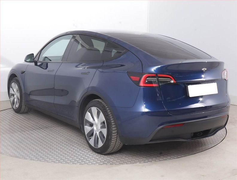 Tesla Model Y (2023) RWD LFP 60kWh, SoH 95% - fotka 4 z 23
