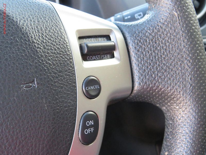 Nissan Qashqai (2009) 2.0i, AC, tempo - fotka 13 z 20