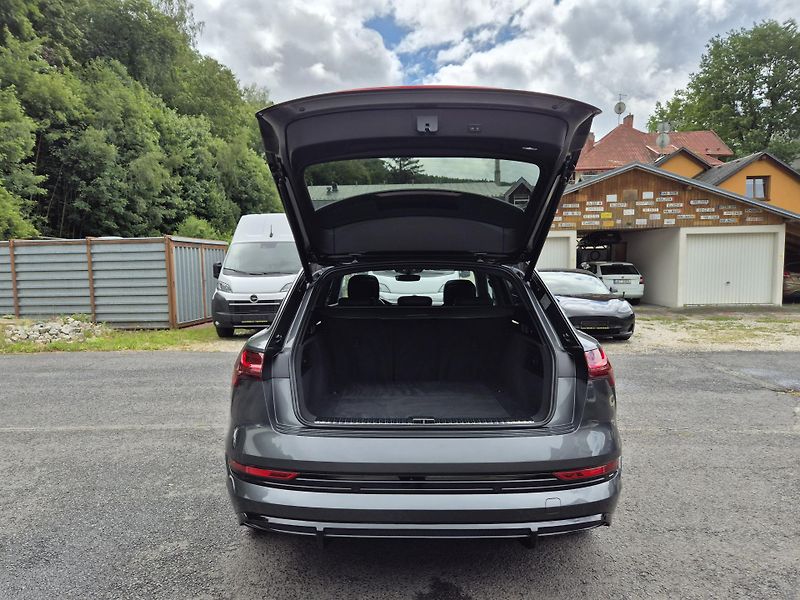 Audi e-tron ZAMLUVENO ! - fotka 14 z 44