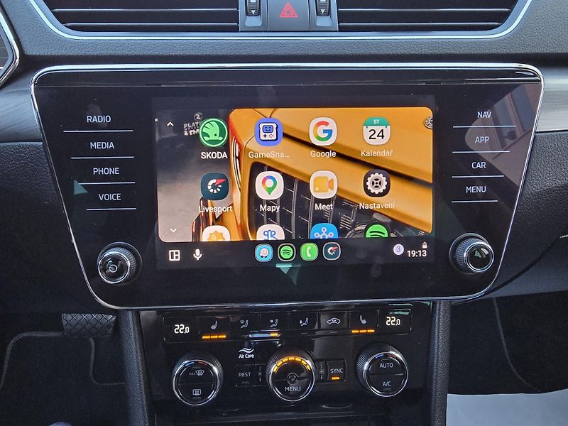 Škoda Superb 2,0 TDI DSG STYLE VIRTUAL NAVI - fotka 25 z 51