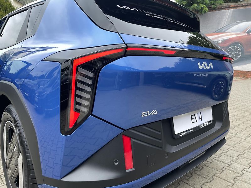 Kia EV4 (2025) EARTH 150 KW + 81,4 KWH 