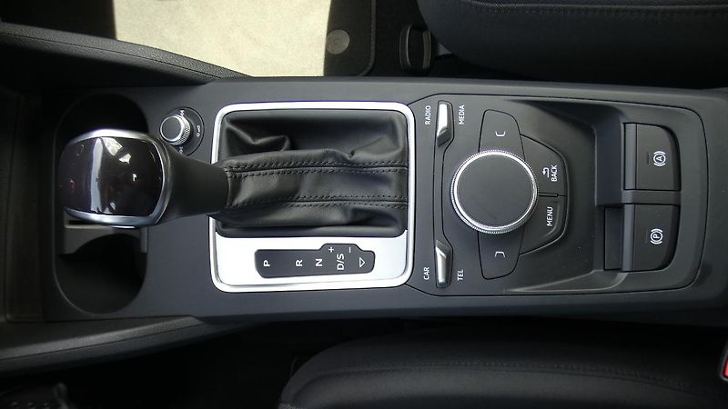 Audi Q2 1,5 TFSI S-line S-tronic - fotka 16 z 21