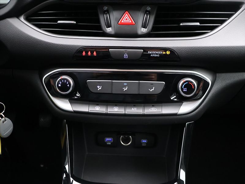 Hyundai i30 1.5 i 70kW Comfort CZ Záruka - fotka 18 z 19