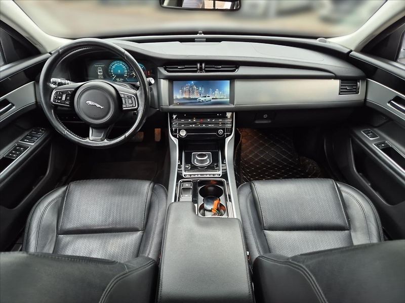 Jaguar XF 3,0 30d R-SPORT - fotka 10 z 20