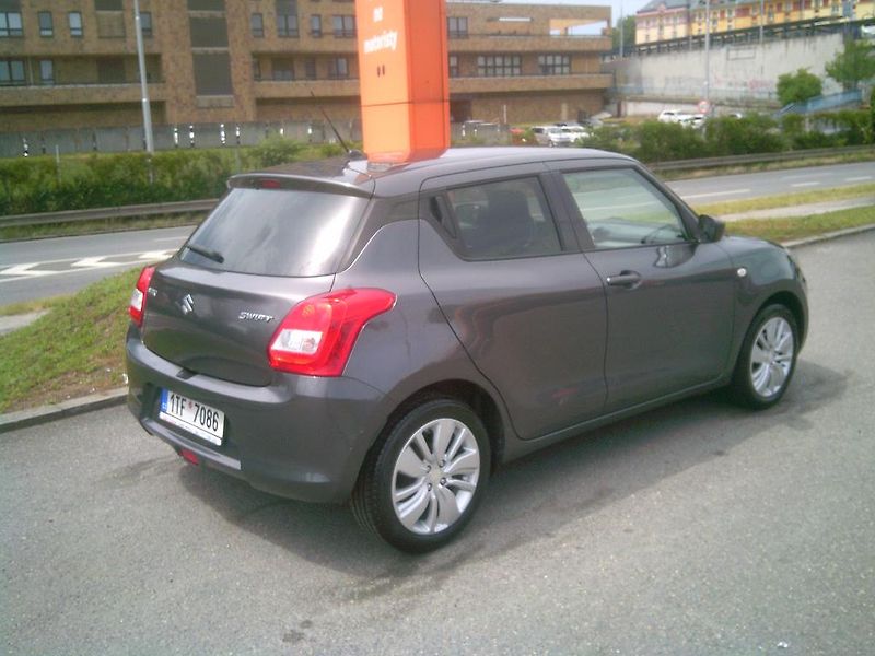 Suzuki Swift (2017) 1.2i KOUPENO ČR,1.MAJITEL - fotka 6 z 12