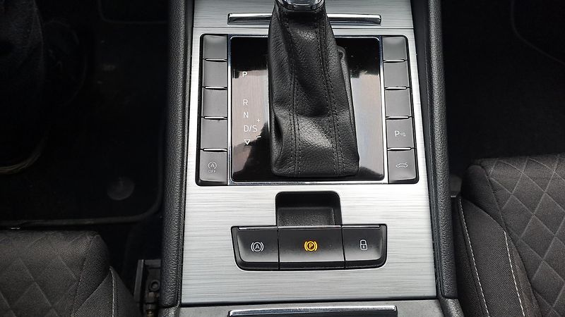 Škoda Superb 1.6 CRTDI DSG Comfort+Panorama - fotka 29 z 32