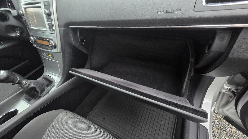 Toyota Avensis 1.8LIFE 1MAJITEL 108KW - fotka 20 z 35