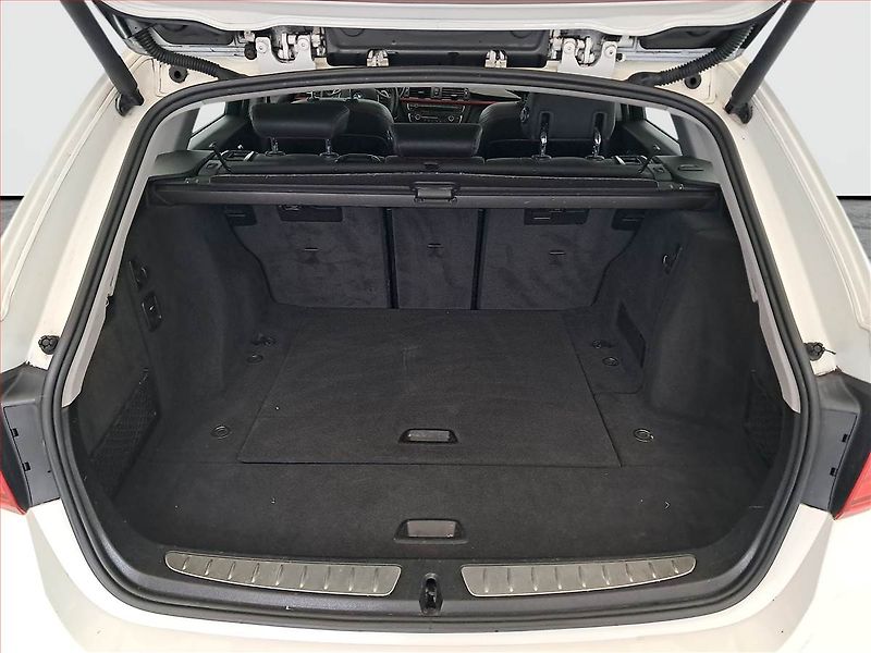 BMW Řada 3 (2015) 320 d, Automat, Navi, Xenony - fotka 14 z 19