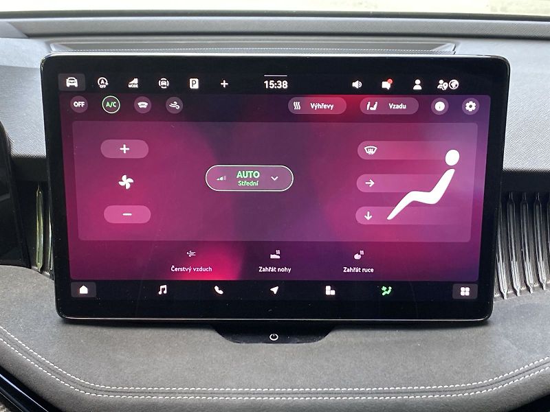 Škoda Superb (2025) Combi 2.0 TDI 4x4 DSG Sportlin - fotka 15 z 38