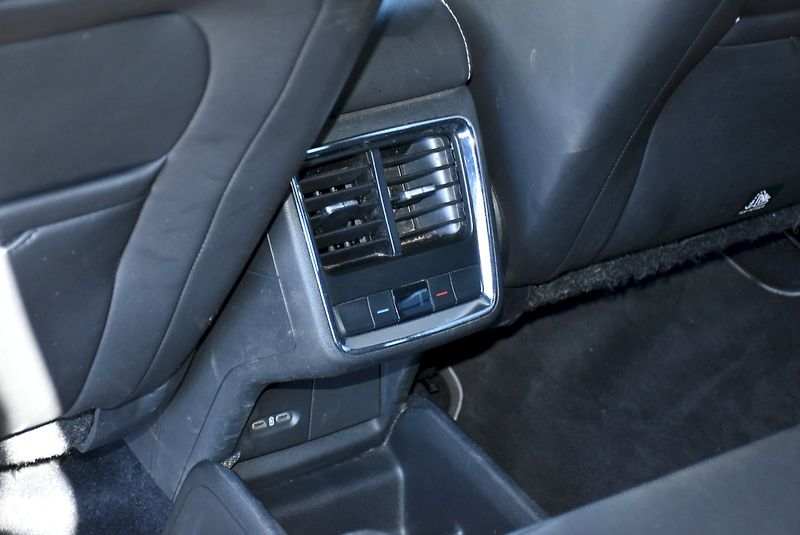 Škoda Enyaq (2021) Sportline 80X 195kW 4x4 - fotka 31 z 34