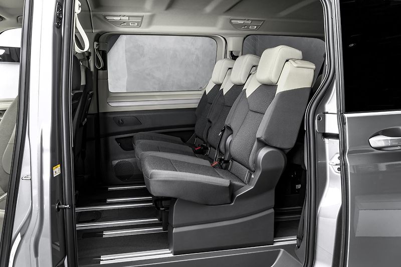 Volkswagen Multivan T7 2,0TDI DSG  Long 8míst - fotka 15 z 19