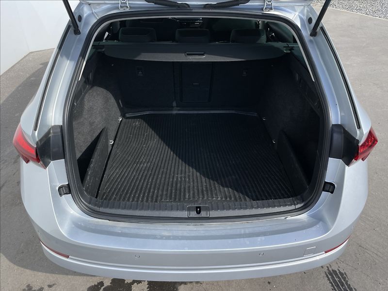 Škoda Octavia 2,0 TDI Combi Ambition Plus - fotka 23 z 23