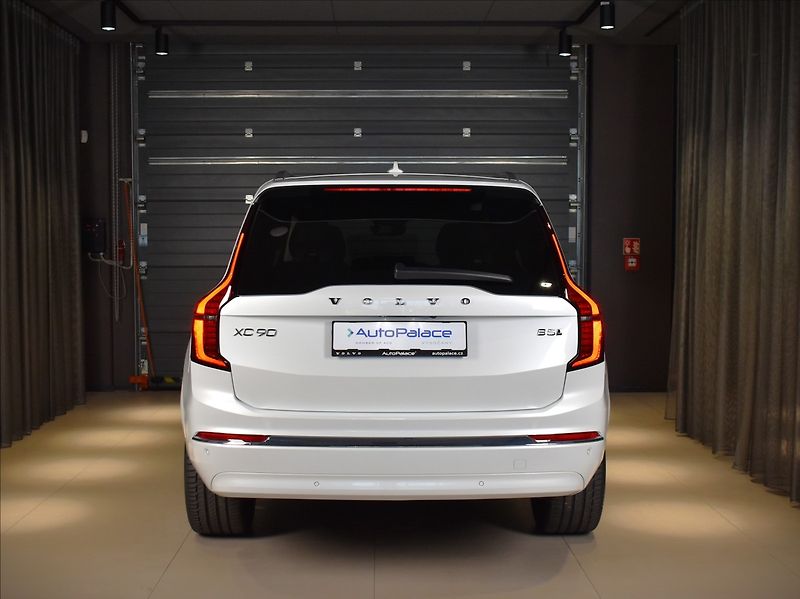 Volvo XC90 (2026) 2,0 B5  Ultra Bright - fotka 5 z 46