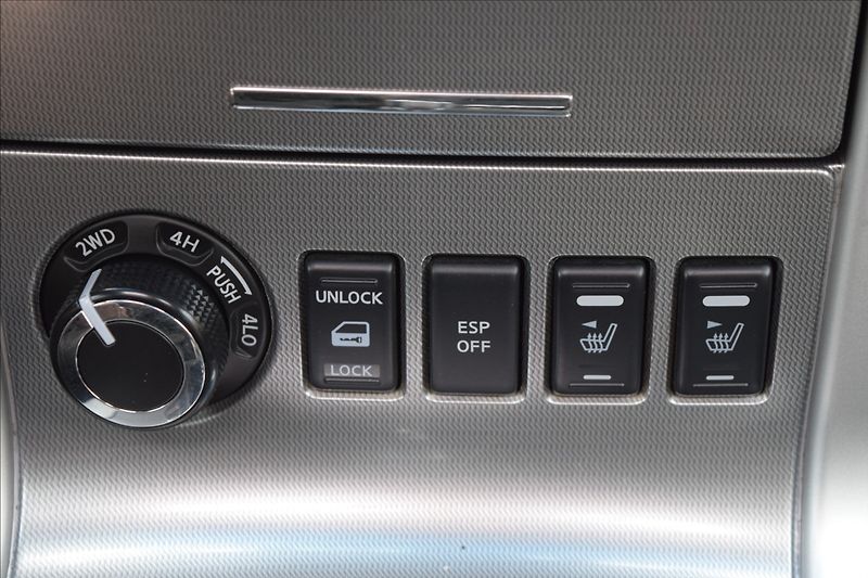 Nissan Navara 3,0 dCi V6 170KW TAŽNÉ 4X4 ALU - fotka 41 z 45