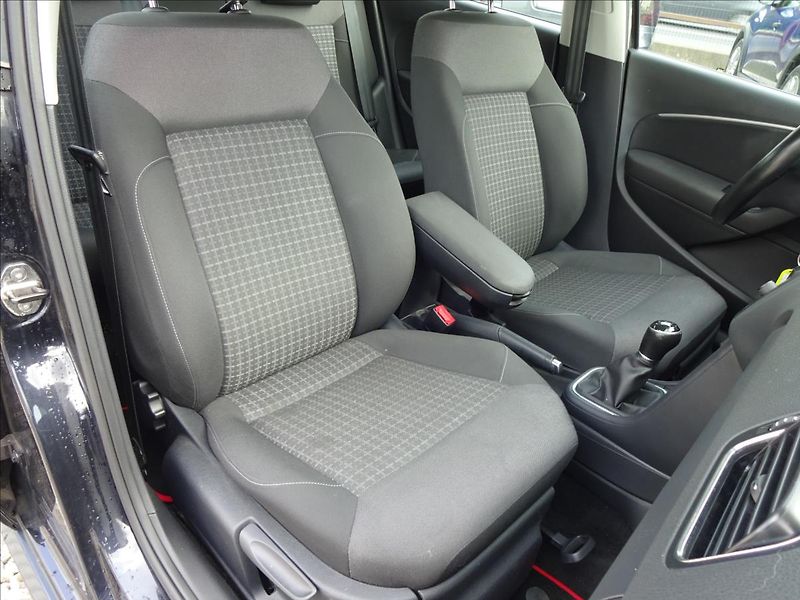 Volkswagen Polo 1,2 TSI 66kW - fotka 31 z 52