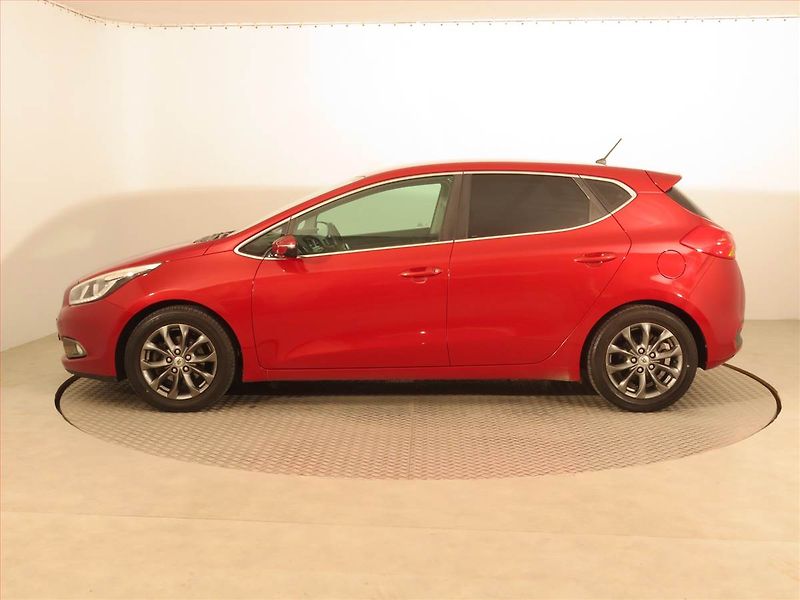 Kia Ceed (2012) Silver 1.4 CVVT, Tempomat - fotka 3 z 15