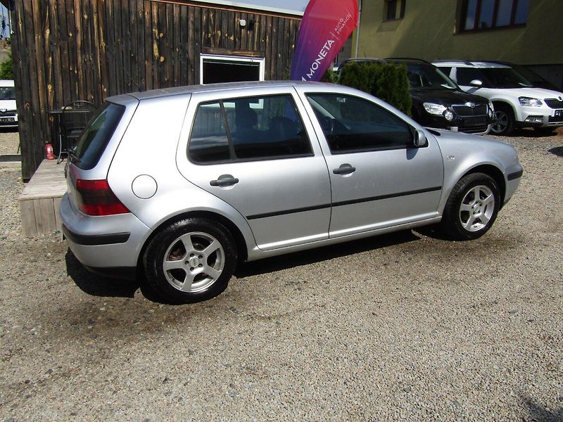 Volkswagen Golf (2002) 1.4 16V KLIMA FUNKČNÍ - fotka 10 z 34