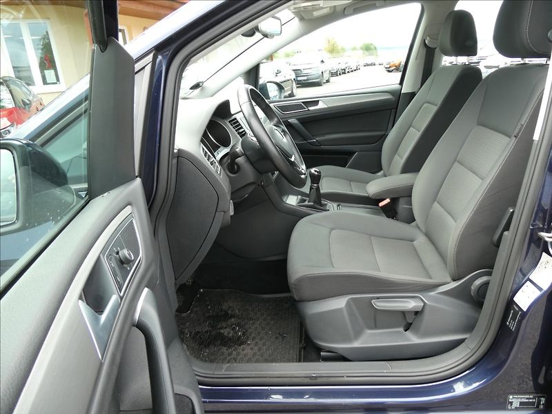Volkswagen Golf Sportsvan 1,6 TDi 81kW 1.MAJITEL,servisk - fotka 20 z 53